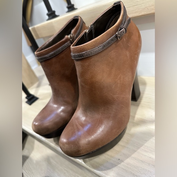 GUESS Boots (Size: 8) - Picture 4 of 5